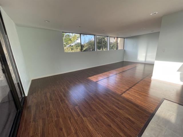 2420 Torrey Pines Rd, La Jolla CA: https://media.crmls.org/mediaz/bd76ea26-92e5-4a52-8cec-c8832726bd3a.jpg