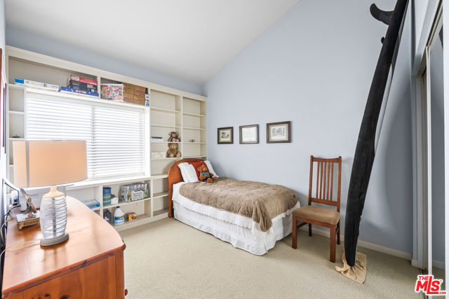 2405 34th Street, Santa Monica CA: https://media.crmls.org/mediaz/bd773f2a-eaa8-43e0-adec-48b3fe60eb79.jpg