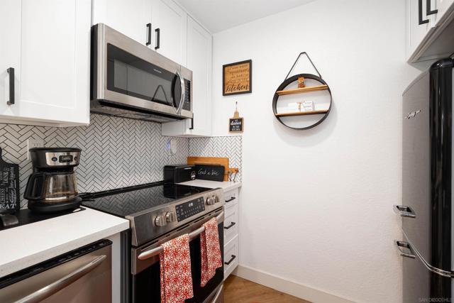 9765 Mesa Springs Way, San Diego CA: https://media.crmls.org/mediaz/bd7781cd-e12a-4503-ac37-54ef297c8436.jpg