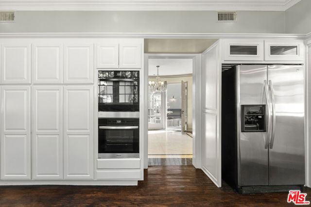 803 N Rexford Drive, Beverly Hills CA: https://media.crmls.org/mediaz/bd77bb7a-dee9-40bb-a6bf-b699e35f283e.jpg