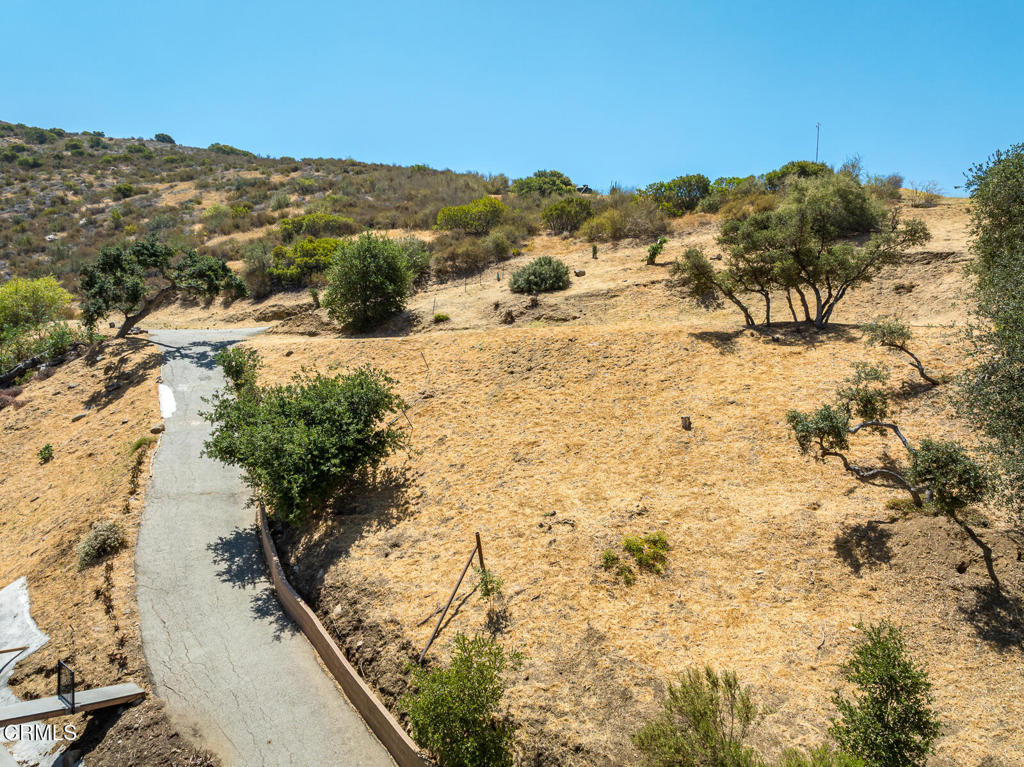 https://media.crmls.org/mediaz/bd7838b5-899a-4c69-83ff-032462db5d36.jpg?preset=X-Large