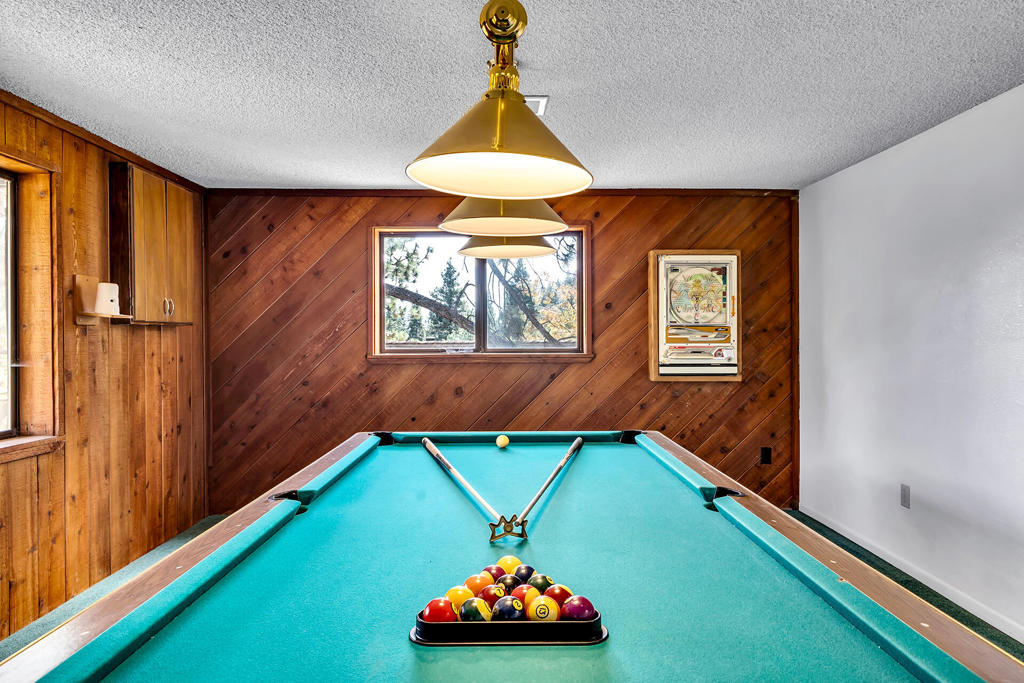 https://media.crmls.org/mediaz/bd787bc2-d201-45e4-a839-4025f294a401.jpg?preset=X-Large