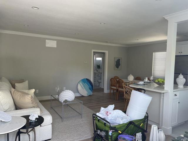 752 E Avenue, Coronado CA: https://media.crmls.org/mediaz/bd78b8db-bfc5-4dc3-be7e-68c4490c05e9.jpg