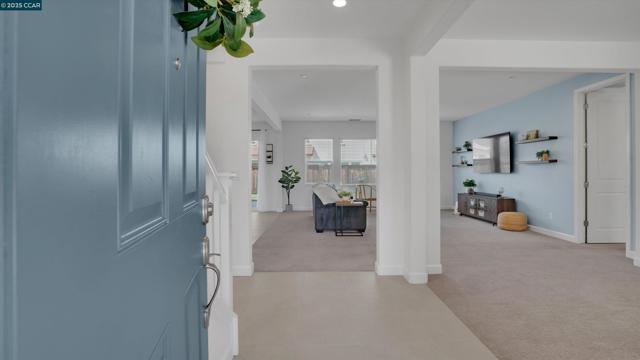 719 Jennifer St, Brentwood CA: https://media.crmls.org/mediaz/bd78e76e-23aa-4d46-8b51-6f539b767fe5.jpg
