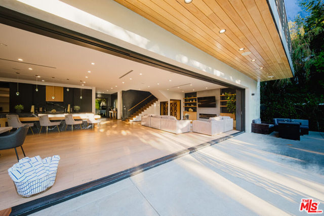 5141 Varna Avenue, Sherman Oaks CA: https://media.crmls.org/mediaz/bd7976fa-5e42-4b29-9f5c-406ddeb8e2cc.jpg