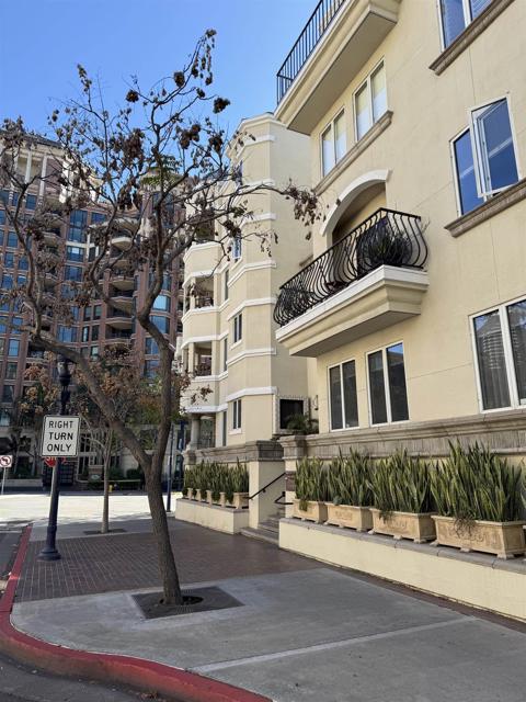 620 State St, San Diego CA: https://media.crmls.org/mediaz/bd79ccbd-529e-4788-a5da-9dccdbc020a9.jpg