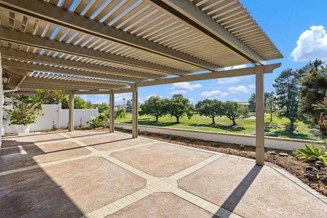4905 Alicante Way, Oceanside CA: https://media.crmls.org/mediaz/bd7a4a8a-422f-40d5-9f26-55dc2a3e9d0e.jpg