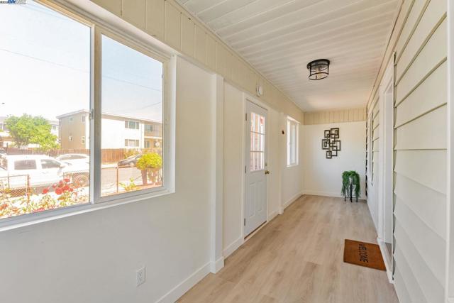 2720 Short St, Oakland CA: https://media.crmls.org/mediaz/bd7aada9-edd8-4b0c-a26b-b2bae0d13ebc.jpg