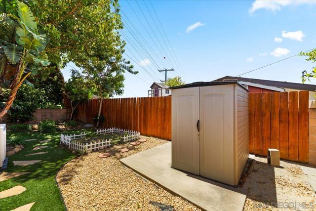 9021 Ronda Ave, San Diego CA: https://media.crmls.org/mediaz/bd7af4e4-fe14-4022-b28e-d02fe502e38f.jpg