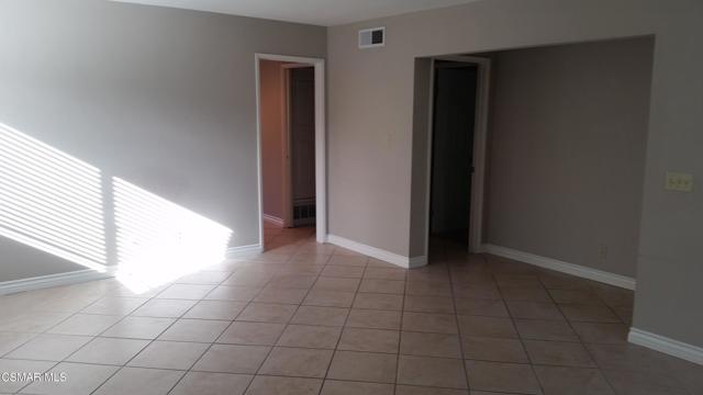 1098 Glenbridge Circle, Westlake Village CA: https://media.crmls.org/mediaz/bd7b0bfc-8da9-4cff-8308-4060a4393dc3.jpg