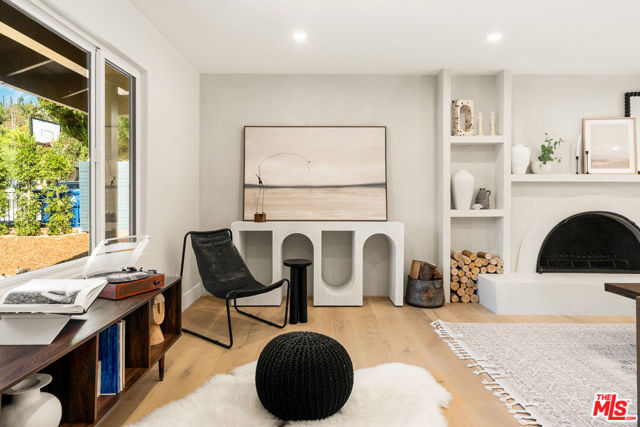 22824 Margarita Drive, Woodland Hills CA: https://media.crmls.org/mediaz/bd7bb6ca-27e1-49f5-b5b4-29d4ef213a4d.jpg