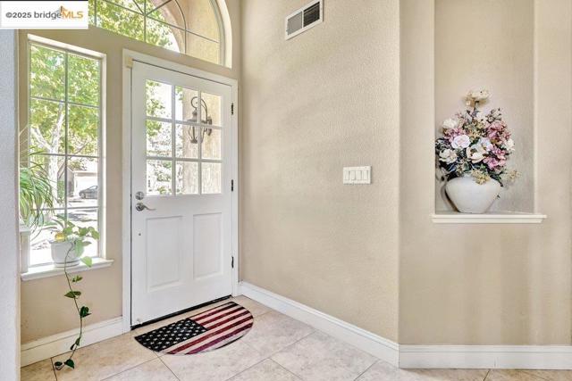1281 Sea Vista Dr, Brentwood CA: https://media.crmls.org/mediaz/bd7cacfa-b361-449c-a73a-b2b2d56d99a5.jpg