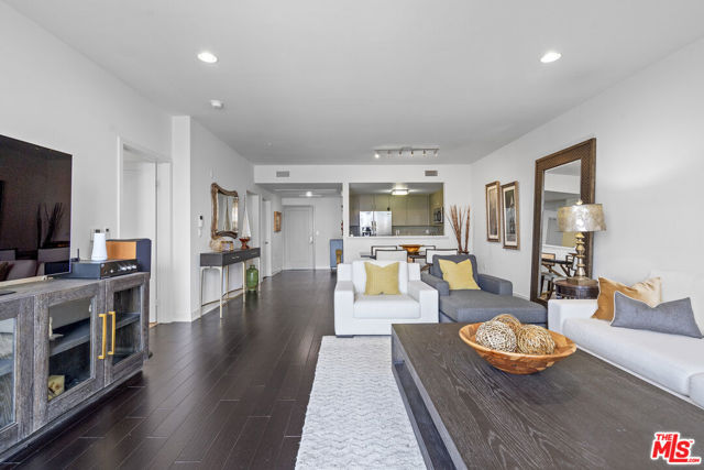 436 S Virgil Avenue, Los Angeles CA: https://media.crmls.org/mediaz/bd7d6b5d-a3e3-40f0-a255-7ad3f4a596df.jpg