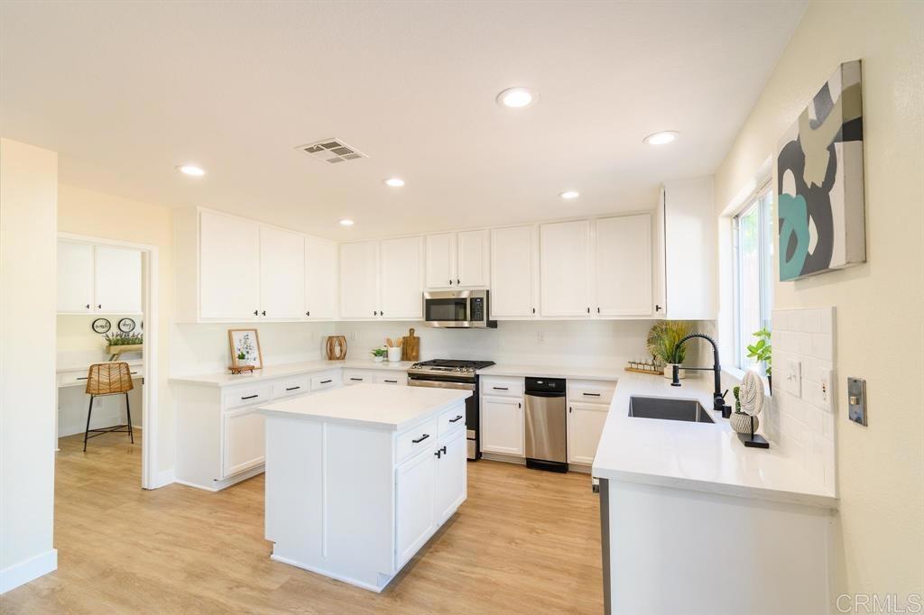 https://media.crmls.org/mediaz/bd7d9885-d09a-4392-aac6-4e256b54a94e.jpg?preset=X-Large