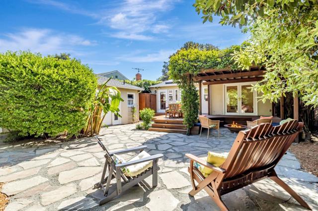 1045 Almanor Avenue, Menlo Park CA: https://media.crmls.org/mediaz/bd7dae2d-2eda-41eb-9567-616ece978413.jpg