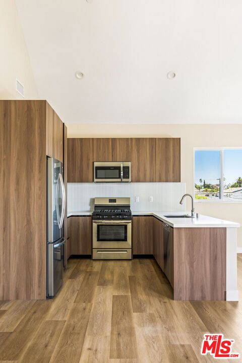 4905 1/2 W St. Elmo Drive, Los Angeles CA: https://media.crmls.org/mediaz/bd7daffe-d203-4ac6-b579-03ca872c7a95.jpg