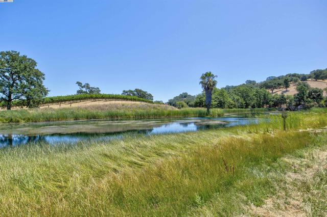 5281 Chiles Pope Valley Rd,  CA: https://media.crmls.org/mediaz/bd7db1b0-69a0-48cb-bad3-6c74f4bbfa45.jpg