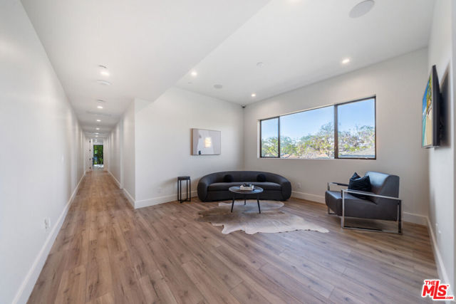 1903 S Bedford Street, Los Angeles CA: https://media.crmls.org/mediaz/bd7e95b9-70a3-4a91-96d0-3b29cea58022.jpg