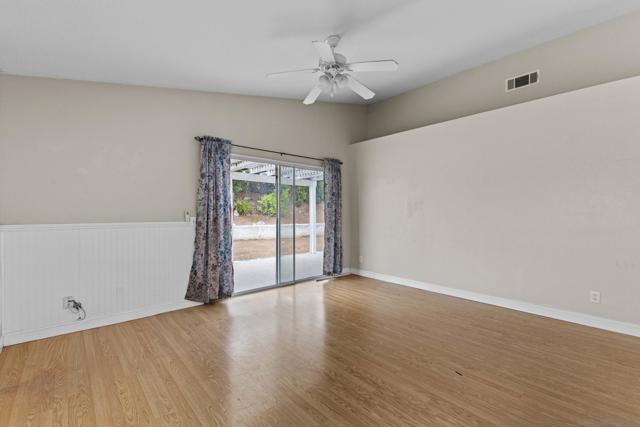 39493 Diego dr, Temecula CA: https://media.crmls.org/mediaz/bd7f4cc3-97d0-4c87-b99e-d679f457a6eb.jpg