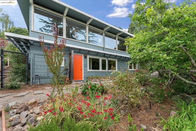 1415 Devonshire Dr, El Cerrito CA: https://media.crmls.org/mediaz/bd7f6e4d-aab9-45dd-a5b4-8f805a0af575.jpg