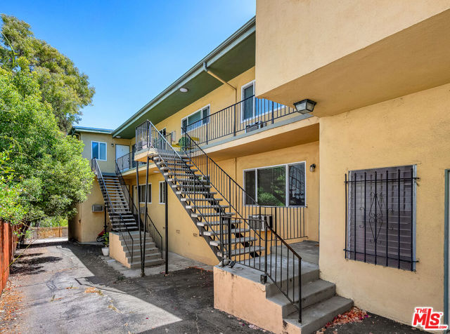 1648 Edgecliffe Drive, Los Angeles CA: https://media.crmls.org/mediaz/bd7fcffa-31ae-4d74-84ea-3fd2527cdd94.jpg