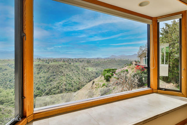 1822 Calle Borrego, Thousand Oaks CA: https://media.crmls.org/mediaz/bd806582-840a-4b50-9a2b-f727f70a3315.jpg