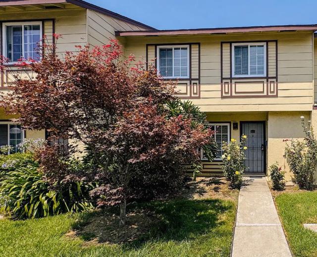 34114 Chamberlain Terrace, Fremont CA: https://media.crmls.org/mediaz/bd81de77-0b4b-4bbe-abb5-fb58a5ae9a4b.jpg
