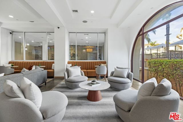 1041 E Glendon Avenue, Los Angeles CA: https://media.crmls.org/mediaz/bd8246d8-1273-4d2f-a138-2ccec134455e.jpg