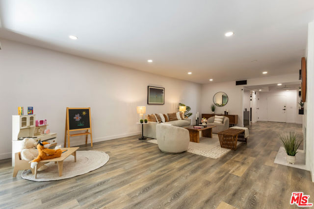 1210 N Kings Road, West Hollywood CA: https://media.crmls.org/mediaz/bd8249fb-338d-43a2-a201-5cd62f7e04aa.jpg