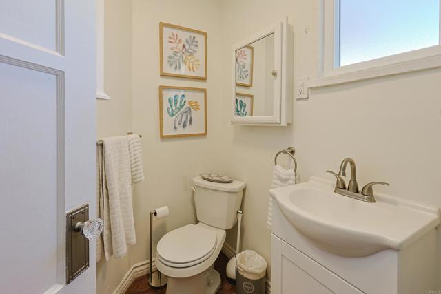 Detail Gallery Image 19 of 21 For 205 .5 C Ave, Coronado,  CA 92118 - 1 Beds | 1 Baths