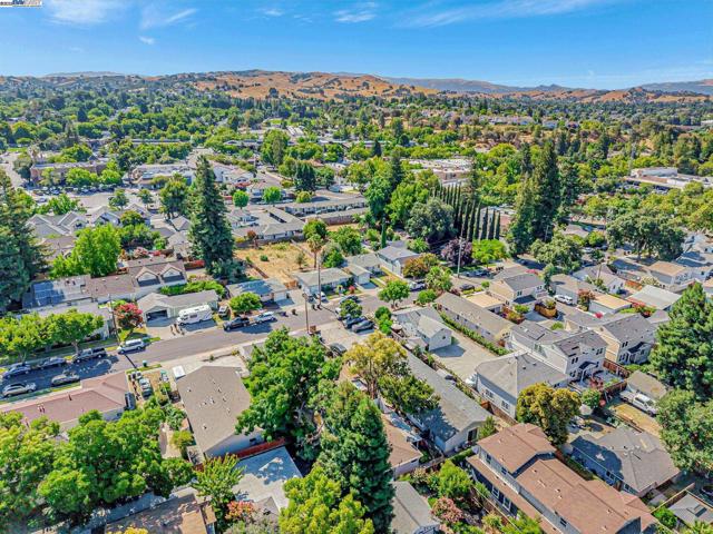 4655 Augustine St, Pleasanton CA: https://media.crmls.org/mediaz/bd8340f1-79d0-426a-bc71-63105e9720a0.jpg