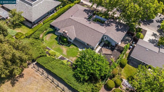 575 Old Orchard Dr, Danville CA: https://media.crmls.org/mediaz/bd834129-3009-42f7-bcd0-19494501738f.jpg