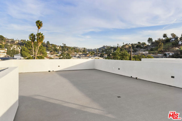 3210 1/2 Verdugo Road, Los Angeles CA: https://media.crmls.org/mediaz/bd835a44-1b4c-4b9a-888b-c30c37804ffe.jpg