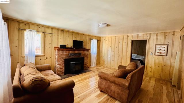8368 Rainbow Ave, Kings Beach CA: https://media.crmls.org/mediaz/bd84809a-f43b-4694-8c90-7497814257c7.jpg