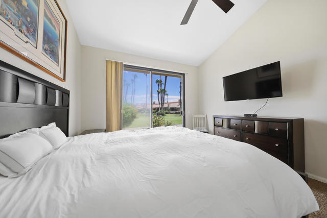 76790 Chrysanthemum Way, Palm Desert CA: https://media.crmls.org/mediaz/bd84b7a6-cbad-497f-8f9f-acf20730971c.jpg