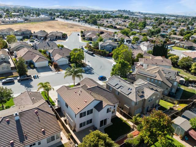 1101 Freedom Drive, Hollister CA: https://media.crmls.org/mediaz/bd84d8c9-d2d0-4aa3-8109-cfb7732f6504.jpg