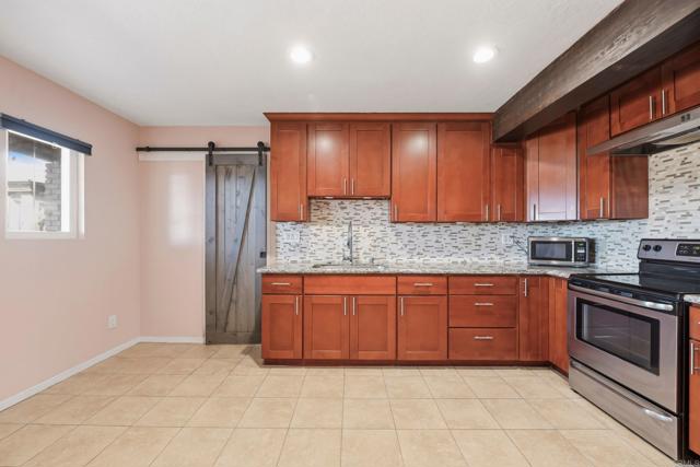 Image 8 of 25 For 1031 Country Club Drive