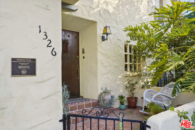 1326 Cordova Avenue, Glendale CA: https://media.crmls.org/mediaz/bd855f79-bdb1-4039-bb79-27d4e7233b16.jpg