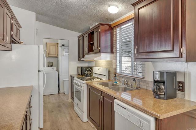 Detail Gallery Image 6 of 28 For 10707 Jamacha #24,  Spring Valley,  CA 91978 - 3 Beds | 2 Baths