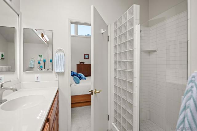 54 Half Moon Bend, Coronado CA: https://media.crmls.org/mediaz/bd861d93-f5dc-4b23-bb76-fd622cb0fc48.jpg