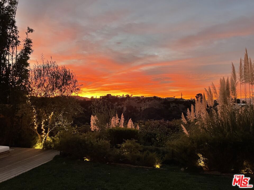 https://media.crmls.org/mediaz/bd866293-b9fe-4cc1-8206-931be257b58a.jpg?preset=X-Large