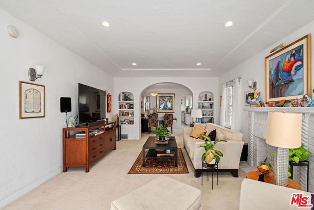 347 N Curson Avenue, Los Angeles CA: https://media.crmls.org/mediaz/bd86b162-3906-44e0-ad9a-e7a31138c604.jpg