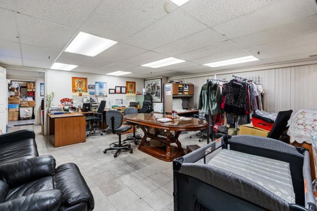 Image 25 of 52 For 1114 Howard Street