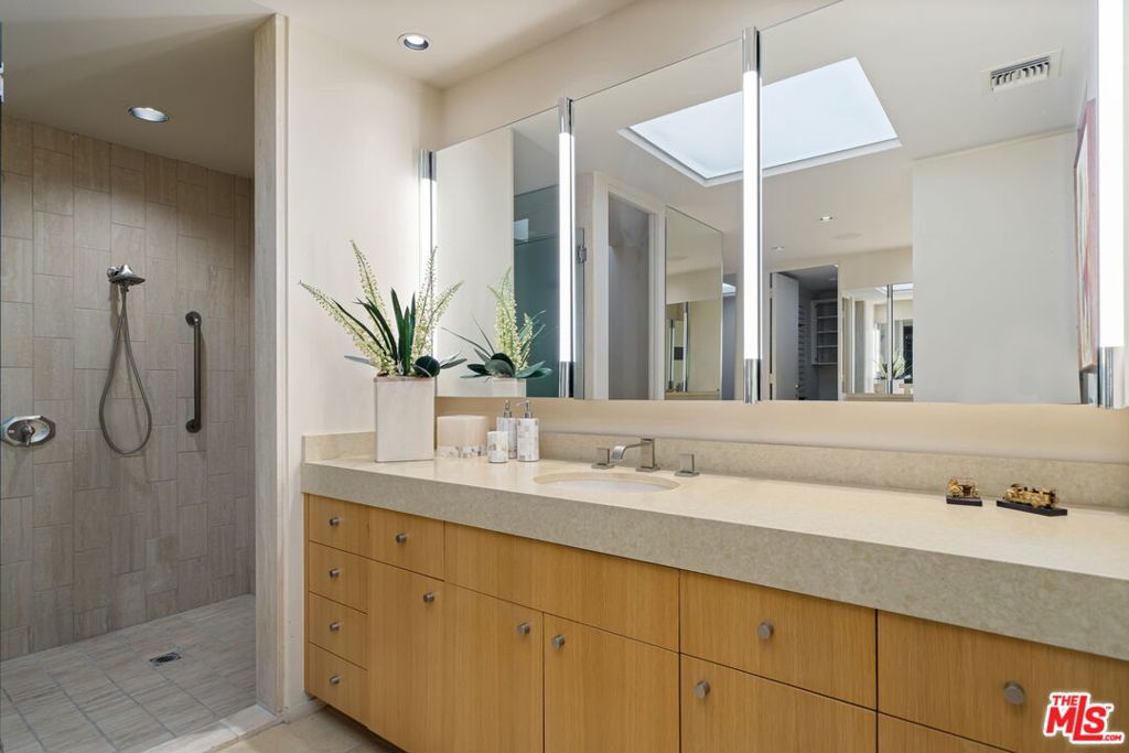 MLS #25606817 image #22