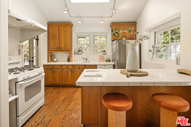 11345 Denair Street, Los Angeles CA: https://media.crmls.org/mediaz/bd87b18f-3170-436a-98cc-d5630c86481e.jpg