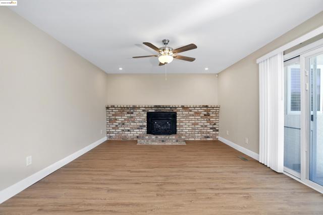 2086 Oakridge Ln, Pittsburg CA: https://media.crmls.org/mediaz/bd88abf4-b201-4137-8810-8308fb6db6a8.jpg