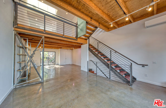 1113 Electric Avenue, Venice CA: https://media.crmls.org/mediaz/bd88ca62-450e-4fd3-8a3c-c51f8c67e9f8.jpg