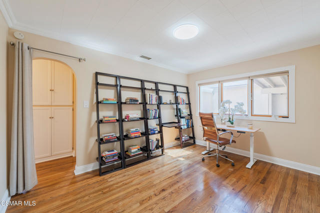 6120 Zelzah Avenue, Encino CA: https://media.crmls.org/mediaz/bd893a38-b24d-461e-875f-e23965915599.jpg