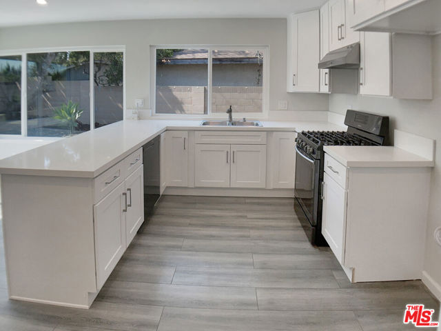 24932 Tree Avenue, Mission Viejo CA: https://media.crmls.org/mediaz/bd894f29-6664-449f-903d-024a766ee4d0.jpg