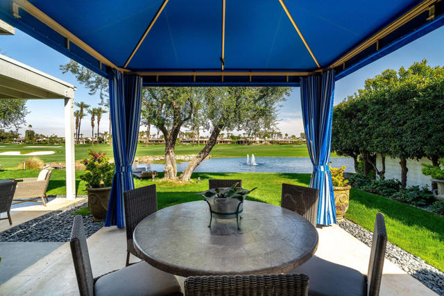 61 Mayfair Drive, Rancho Mirage CA: https://media.crmls.org/mediaz/bd89a13e-3cbb-433f-82ef-2965912dd376.jpg